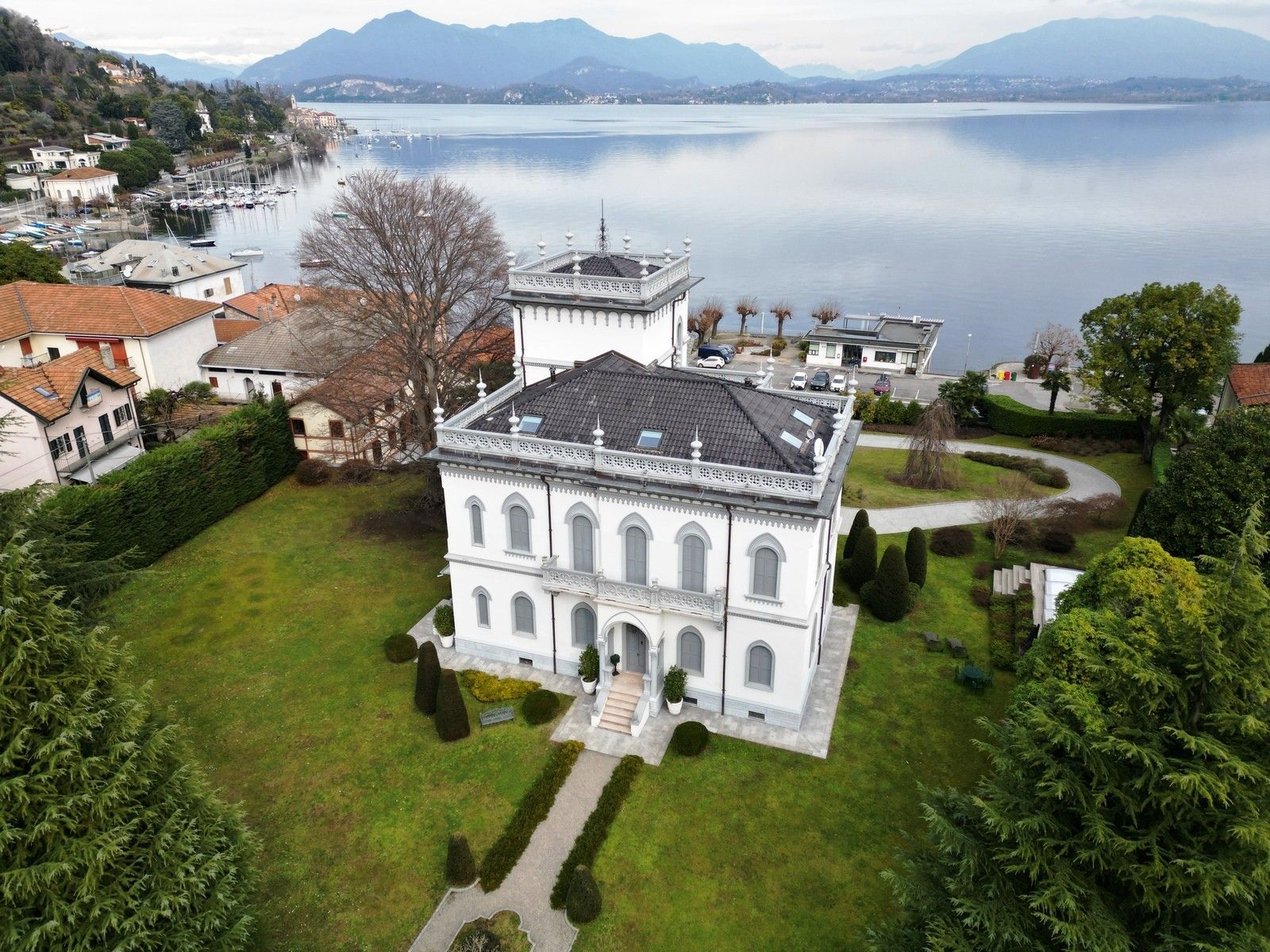 Fotky Exkluzívna vila z obdobia Belle Epoque pri jazere Maggiore