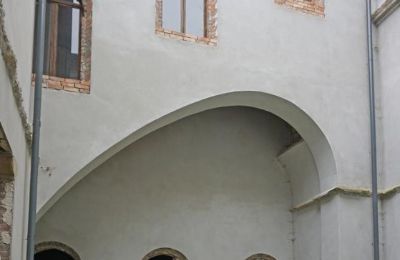 Hrad na predaj Zagórzany, województwo małopolskie, Dvor