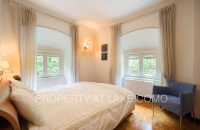 Apartmán v historickej budove na predaj Torno, Lombardsko, Spálňa