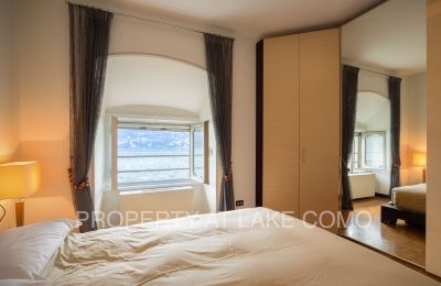 Apartmán v historickej budove na predaj Torno, Lombardsko, Spálňa