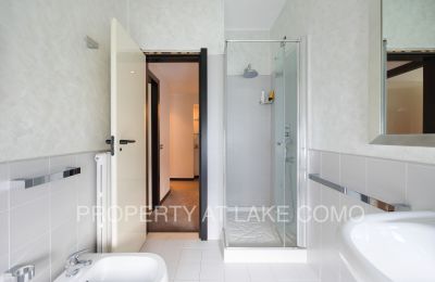 Apartmán v historickej budove na predaj Torno, Lombardsko, Kúpeľňa