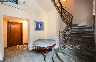 Apartmán v historickej budove na predaj Torno, Lombardsko, Chodba