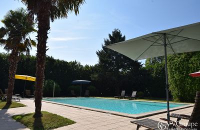 Kaštieľ na predaj Villeneuve-sur-Lot, Nouvelle-Aquitaine, Bazén