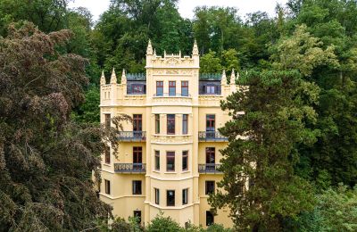 Historické nehnuteľnosti, Exkluzívne luxusné poschodie v historickej vile nad Gerou