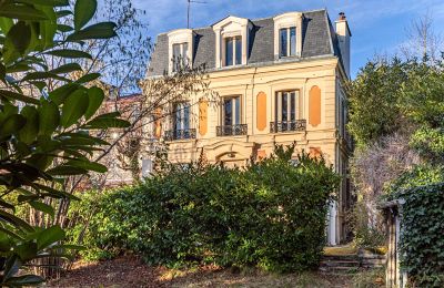 Historická vila na predaj Sèvres, Parc de Saint Cloud, Île-de-France,, Pohľad z prednej strany