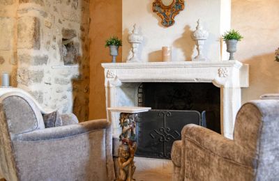 Historiskt hem till salu Uzès, Occitanie, Öppen spis