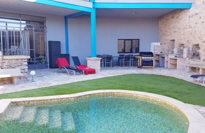 Hrad na predaj Granyanella, ASSUMPCIO 4, Katalánsko, Piscina Cobertizo
