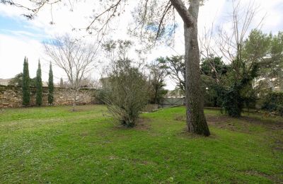 Kaštieľ na predaj Uzès, Occitanie, Nehnuteľnosť