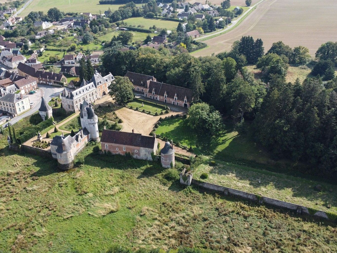 Fotky Monumentálny zámok pri Chartres - 41 hektárov