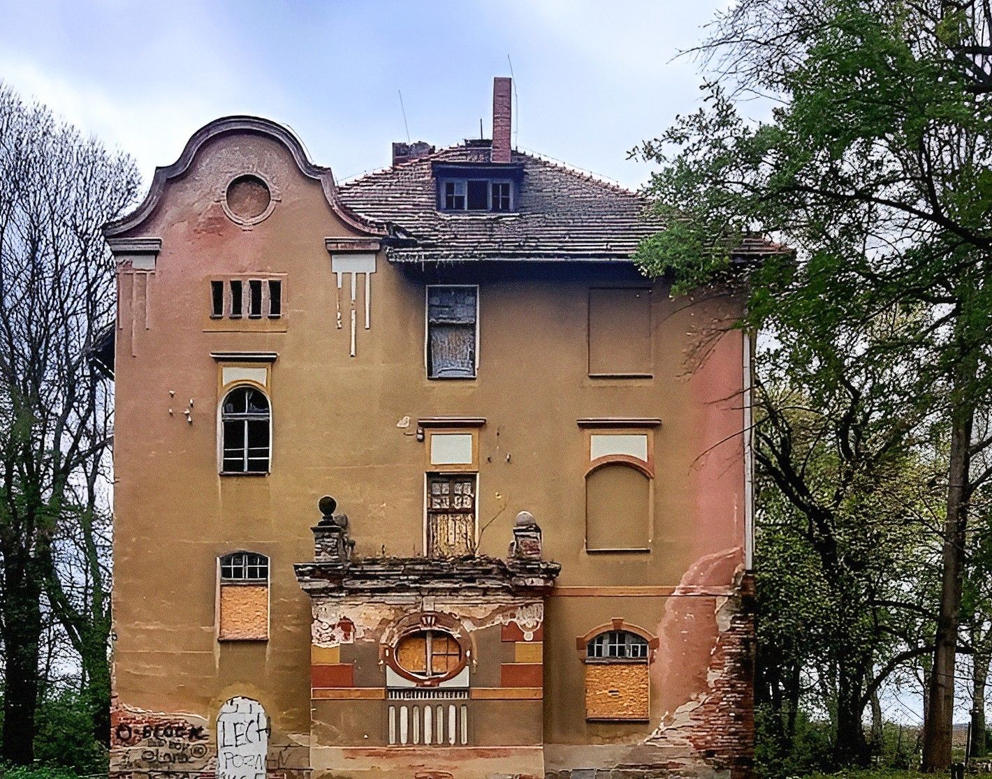 Fotky Willa, dworek, budynek po szkole 672 m² na działce 6 700m², Udanin, dolnośląskie