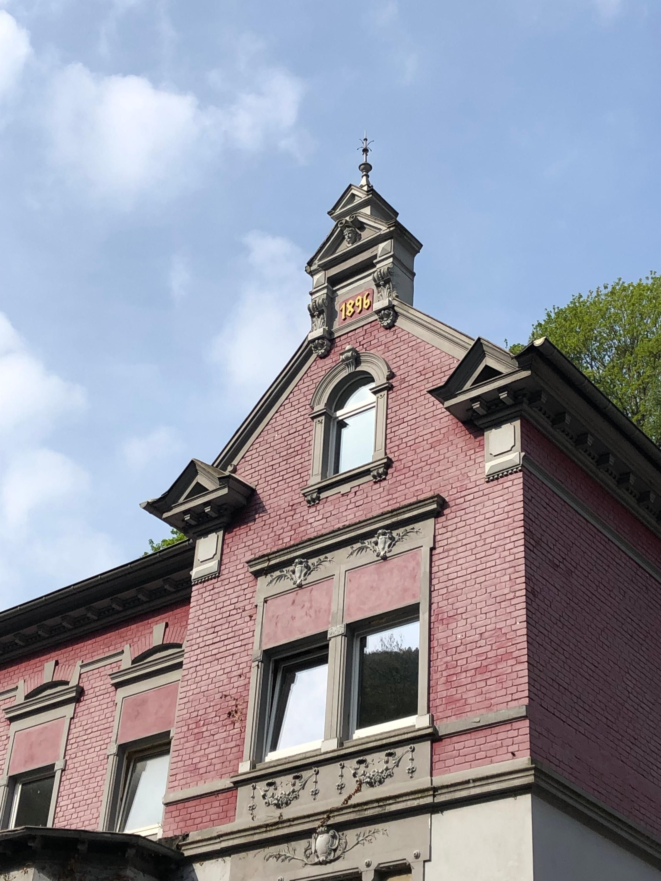 Fotky Historická vila na predaj v Altena, Nemecko – Unikátna nehnuteľnosť s výhľadom na hrad Altena