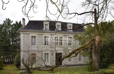 Historická vila na predaj Angoulême, Nouvelle-Aquitaine, Pohľad z prednej strany