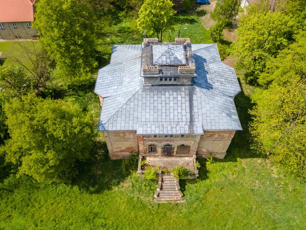 Fotky Historický kaštieľ s parkom pri Poznani