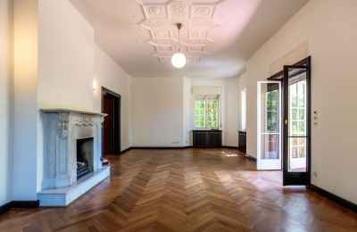 Historická vila na predaj Charlottenburg-Wilmersdorf, Westend, Berlin, Wohnzimmer mit Zugang zur Terrasse und Laubengang 
