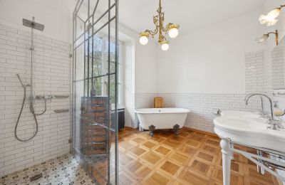 Historická vila na predaj Biel/Bienne, Alpenstrasse 95, Bern/Berne, Badezimmer mit freistehender Badewanne und begehbarer Dusche