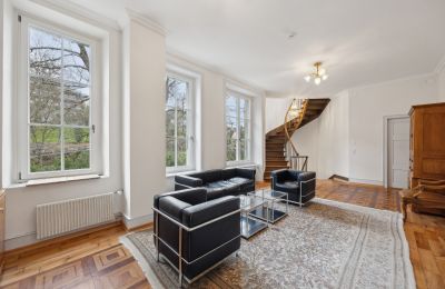 Historická vila na predaj Biel/Bienne, Alpenstrasse 95, Bern/Berne, Vorraum mit kunstvoll verlegtem Tafelparkett
