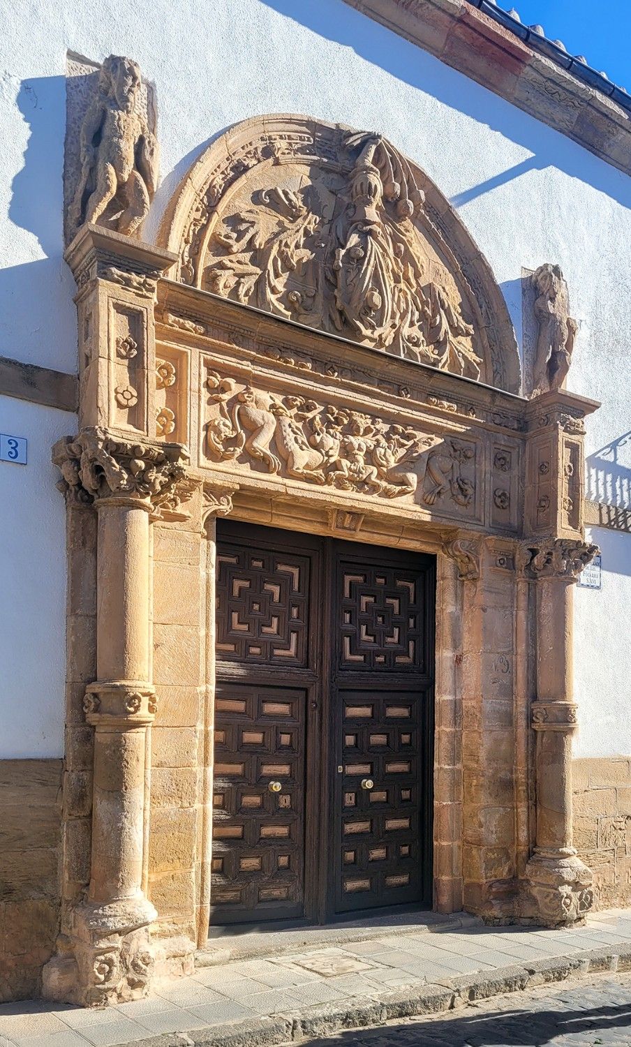 Fotky Renesančný palác v Almagre z 16. storočia – historická rezidencia s nádvorím a záhradou