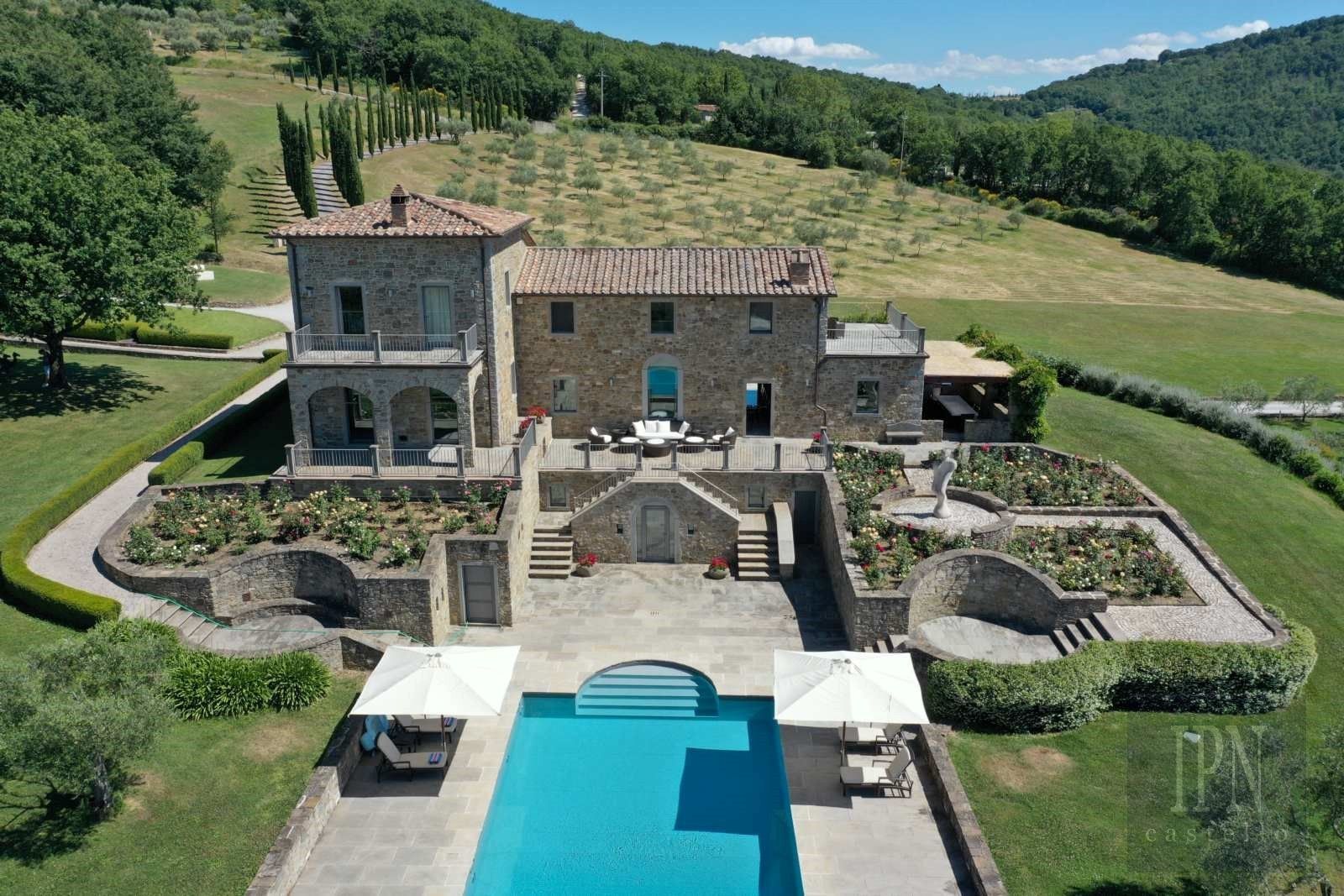 Fotky Elegantný majetok v Umbrii s hosťovskými domami a výhľadom na údolie Niccone