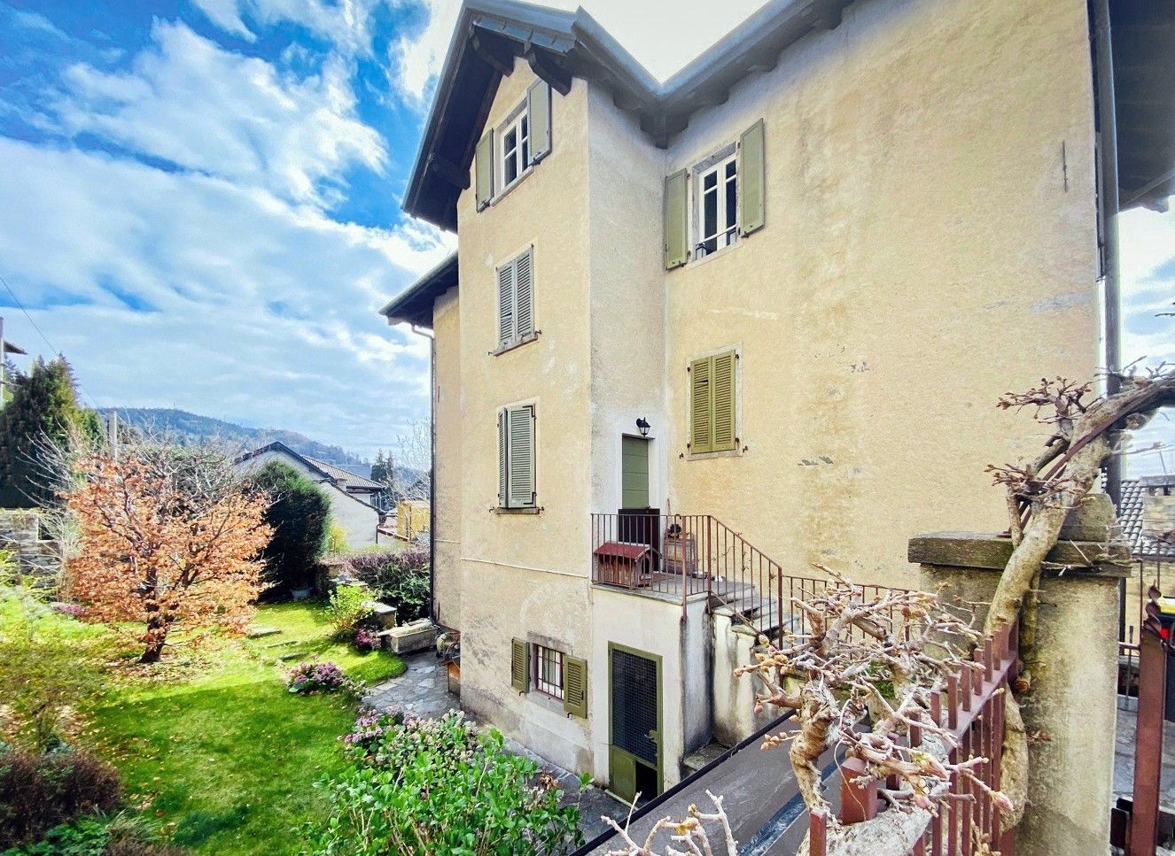 Fotky Charmantes historisches Stadthaus mit Garten, Aussicht und hervorragender Sonnenlage am Lago Maggiore
