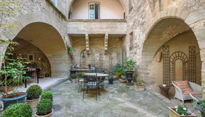 Kaštieľ na predaj Uzès, Occitanie,  Francúzsko