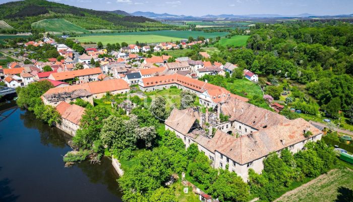Zámok na predaj Vršovice, Ústecký kraj,  Česká republika