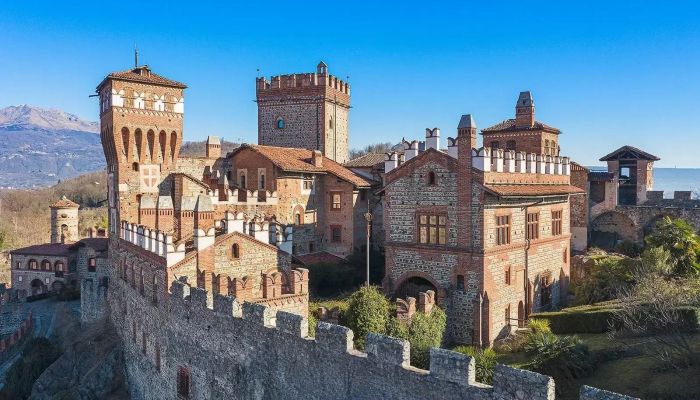 Hrad na predaj Pavone Canavese, Piemont,  Taliansko