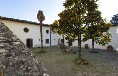 Hrad na predaj Croci di Calenzano, Toscana, Dvor