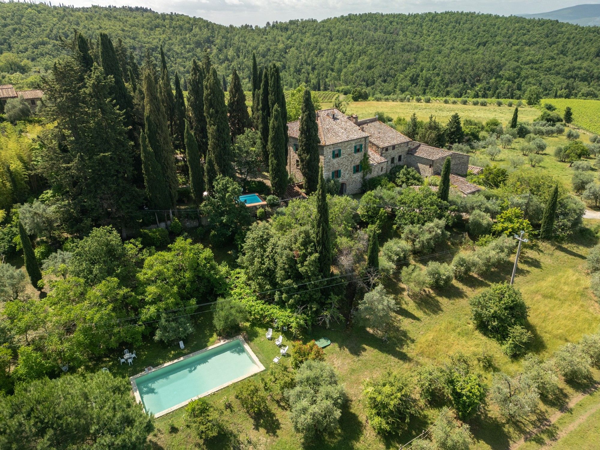 Fotky Historická usadlosť s vilou a šiestimi hosťovskými domami v Castellina in Chianti