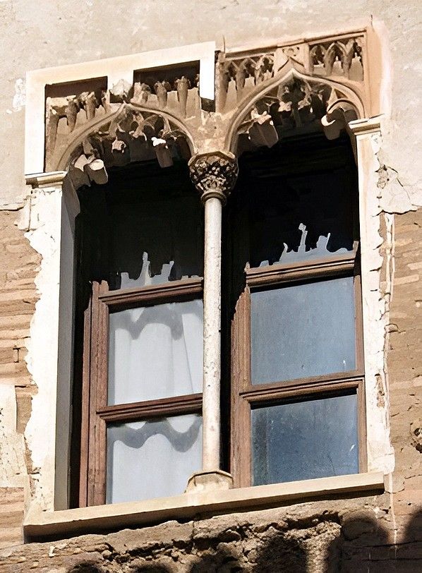 Fotky Historická budova v meste Daroca, Aragónsko