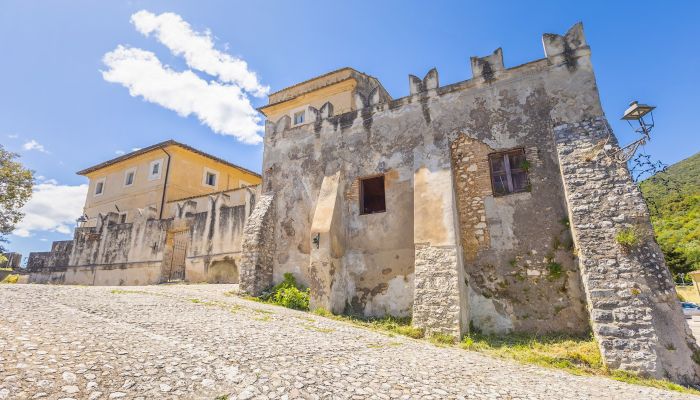 Hrad na predaj Vacone, Lazio,  Taliansko