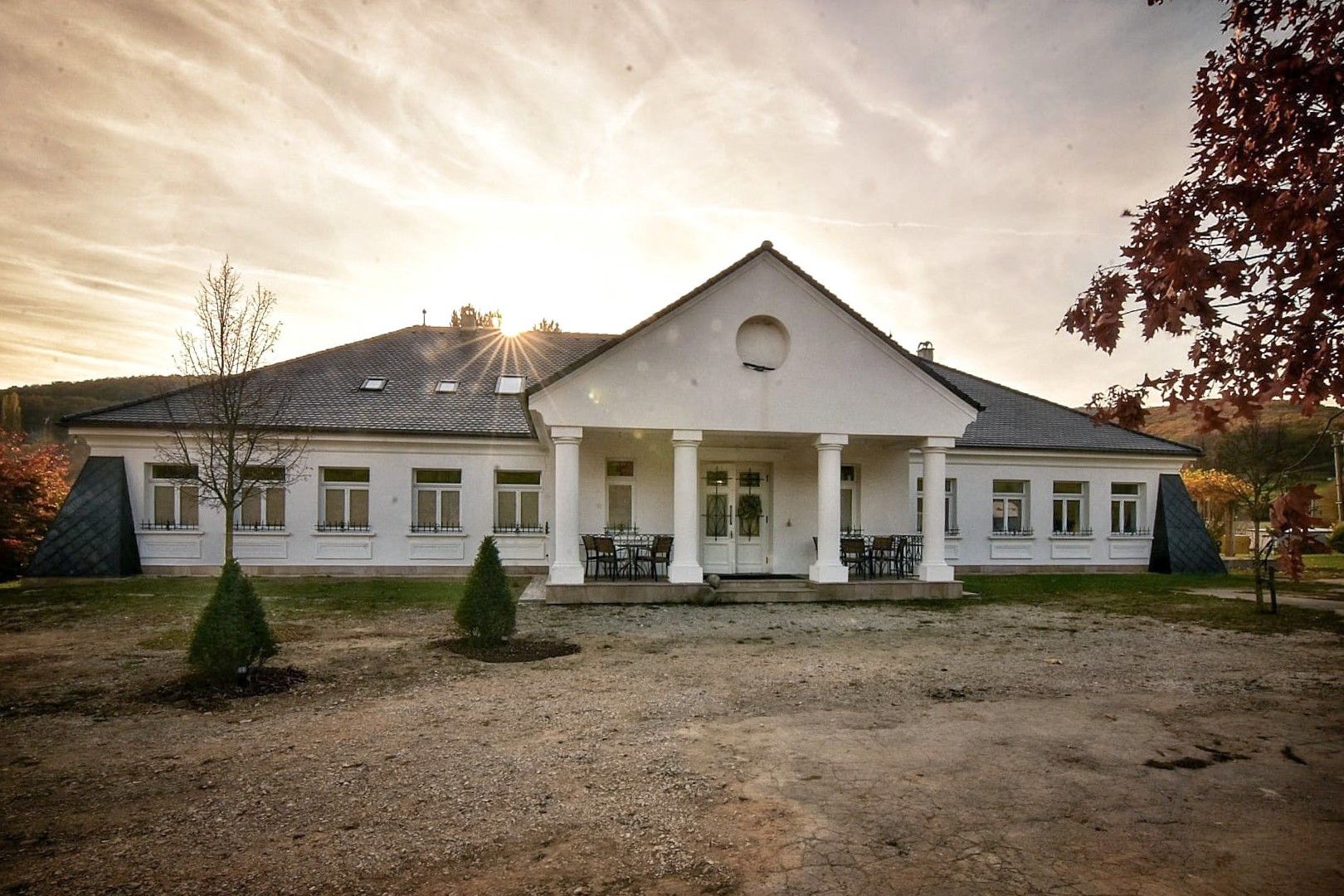 Fotky Luxusna Kuria pri Trenčine  14 Izieb Pozemok 5700 m²