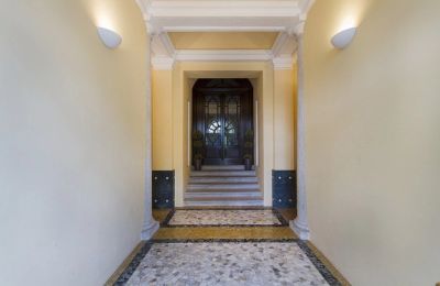 Apartmán v historickej budove na predaj Orta San Giulio, Piemont, Vchod