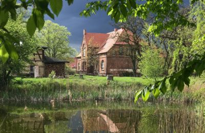 Historické nehnuteľnosti, Kúria v Severnom Nemecku – Meklenbursko-Predné Pomořansko s veľkým parkom a rybníkom