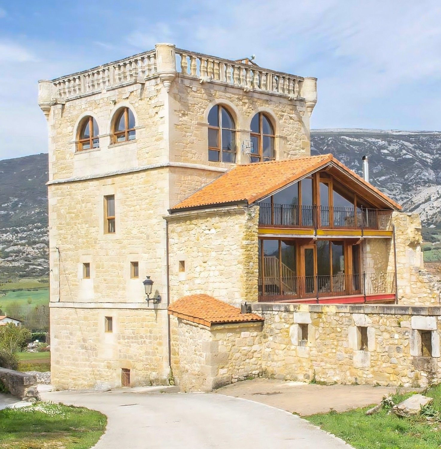 Fotky Veža s pripojeným kaštieľom v Quintana de Valdivielso – prenájom na dovolenku