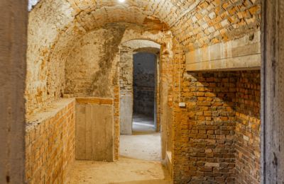 Zámok na predaj Luberadz, województwo mazowieckie, Suterén