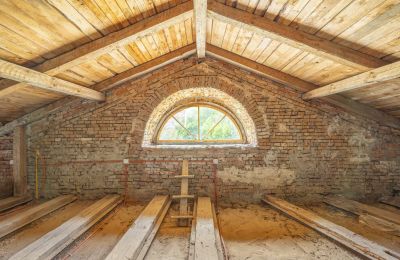 Zámok na predaj Luberadz, województwo mazowieckie, Podkrovie