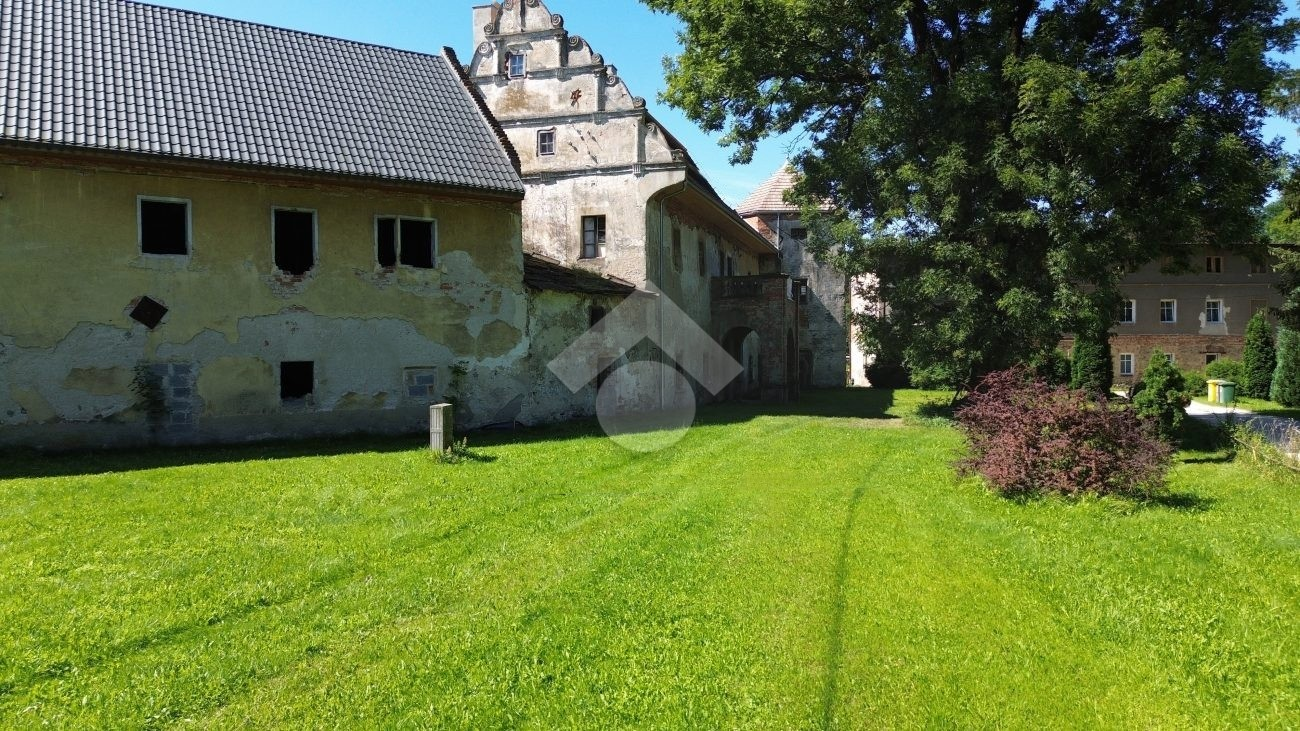 Fotky XVII wieczny renesansowy dwór na sprzedaż