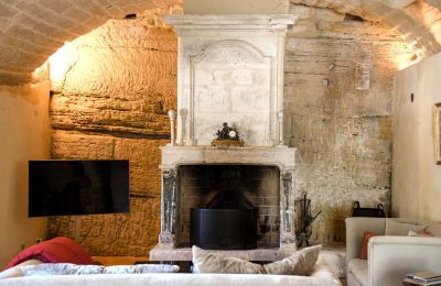 Historická nehnuteľnosť na predaj Uzès, Occitanie, Kozub