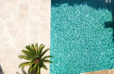 Historická nehnuteľnosť na predaj Uzès, Occitanie, Bazén