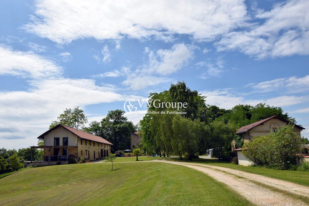 Fotky Domaine de tourisme, 5 gîtes, un château à rénover sur 1,8 hectares, sud-Gers