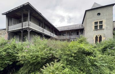 Kaštieľ na predaj Lourdes, Occitanie, Pohľad zo zadnej strany