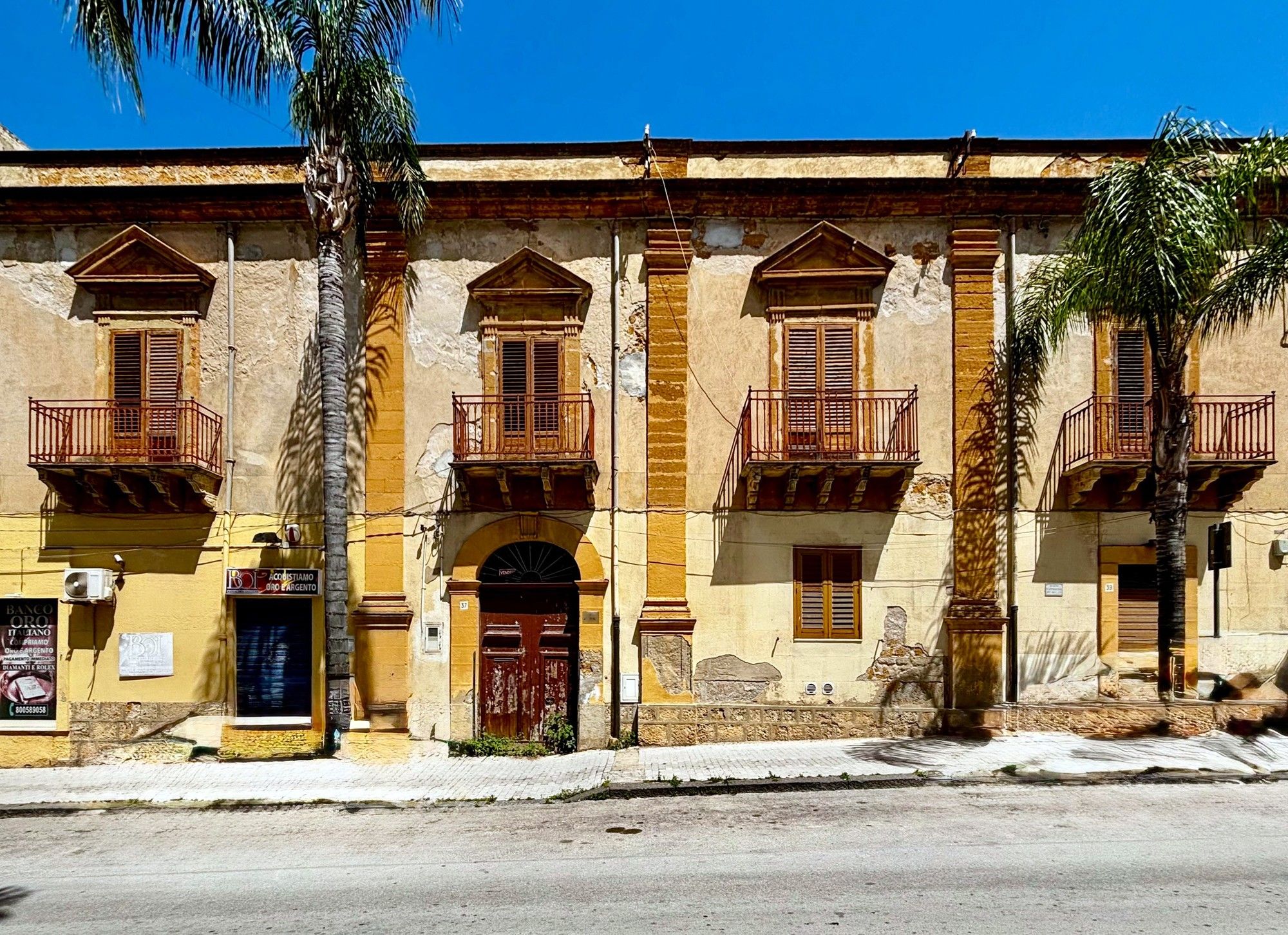 Fotky Sicília: Malý mestský palácik v Riberi