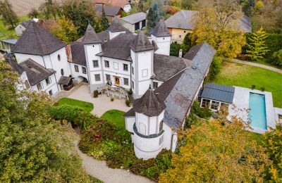 Zámok na predaj 4693 Desselbrunn, Horné Rakúsko, Die Südwestansicht samt Poolanlage