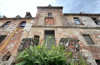 Zámok na predaj Komorowice, Wrocławska 27, Dolné Sliezsko, Pohľad z prednej strany