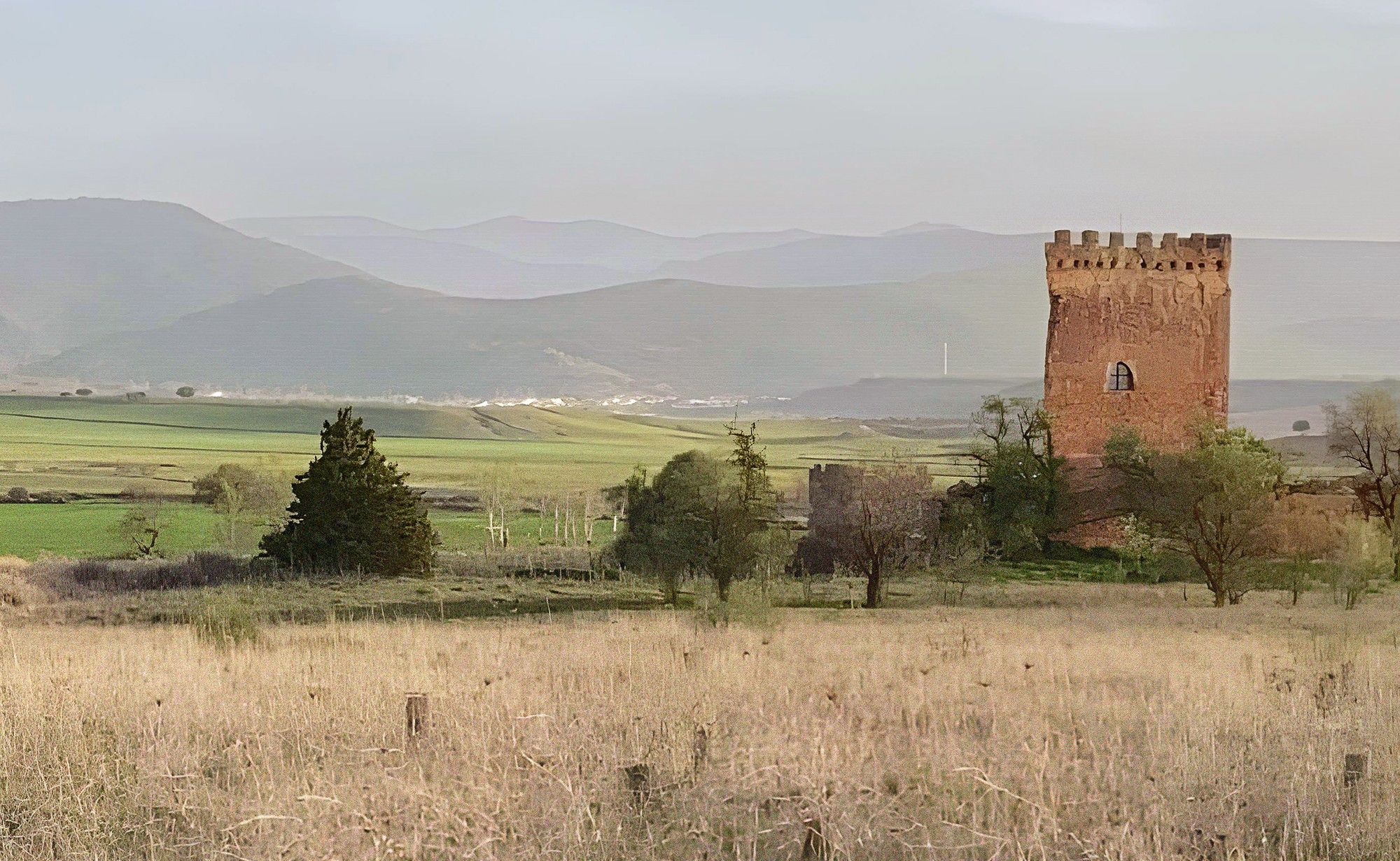 Fotky 12. storočie veža s historickým majetkom v Castilla-La Mancha, Španielsko
