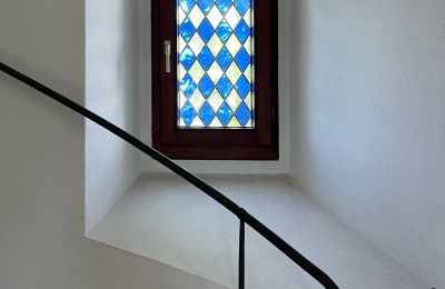 Zámok na predaj 84375 Kirchdorf am Inn, Hofmarkstraße 2, Bayern, Treppenhaus: bleiverglaste Fenster