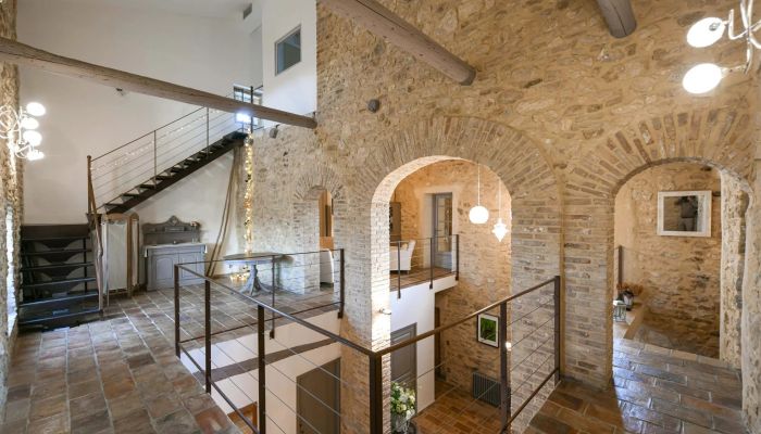 Historická nehnuteľnosť na predaj Uzès, Occitanie