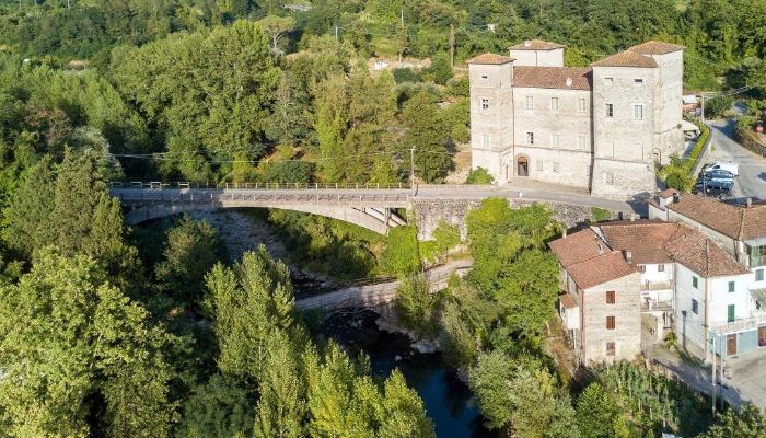 Hrad na predaj Licciana Nardi, Toscana