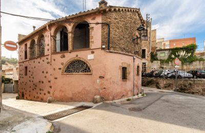 Vidiecky dom na predaj Sant Llorenç Savall, Bisbe Solà 8, Katalánsko, Exteriérový pohľad