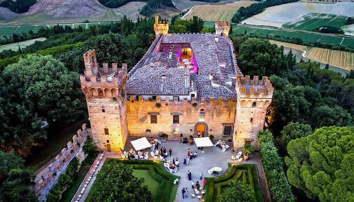 Hrad na predaj Castelfiorentino, Toscana